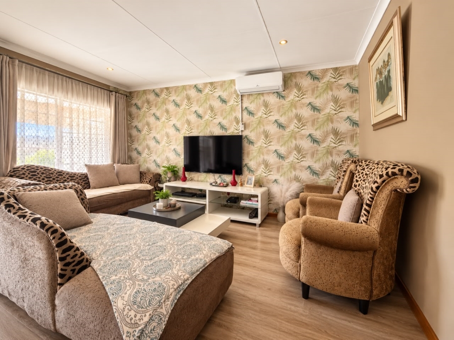 3 Bedroom Property for Sale in Waterkloof East North West